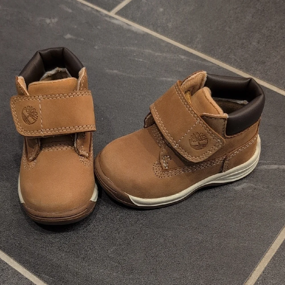 Timberland Size 4 Toddler Brown Strap Boots (Nearly new)